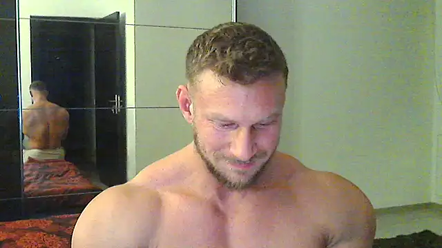 muscularkevin online show from December 11, 3:00 pm