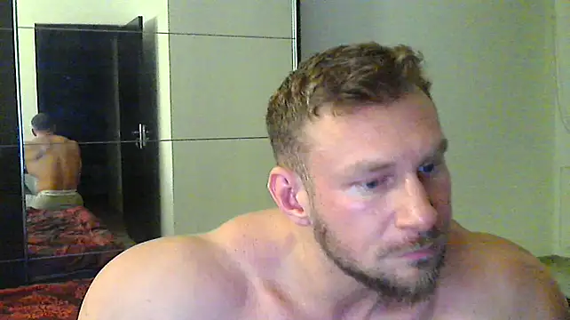 muscularkevin online show from December 19, 2:46 pm