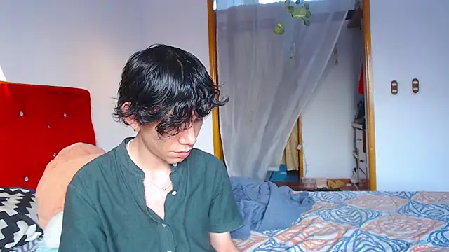 LAICK 01 online show from April 2, 10:28 pm