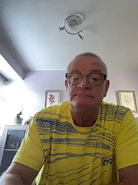 Snapshot of Garry831 chatting on September 15, 12:06 pm Garry831 online show from September 15, 12:06 pm