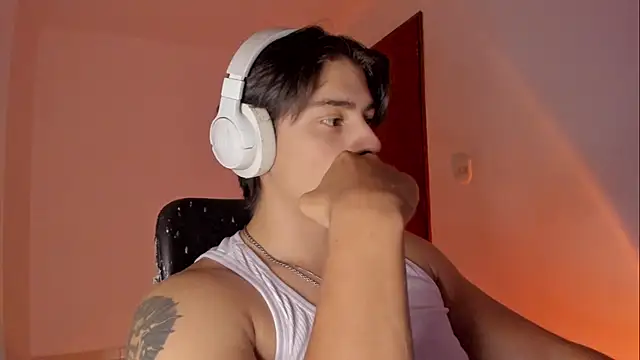 Giordano Russo online show from December 1, 2:03 am