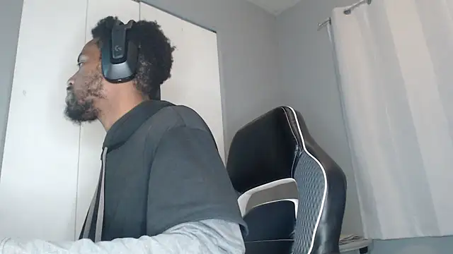 ChrisVacher online show from December 11, 1:44 pm