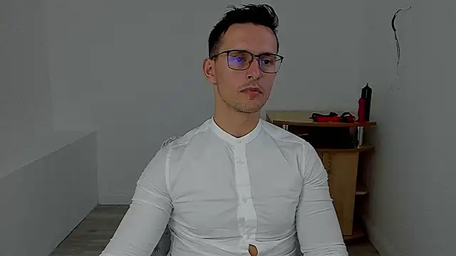 Snapshot of sexxymuscles4u chatting on December 2, 12:27 pm sexxymuscles4u online show from December 2, 12:27 pm