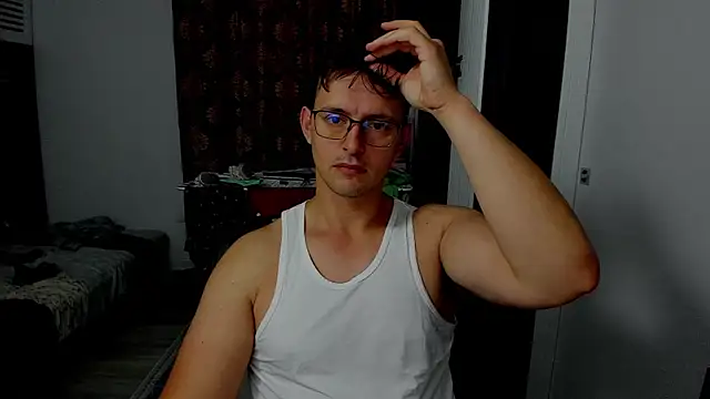 Snapshot of sexxymuscles4u chatting on October 13, 8:53 am sexxymuscles4u online show from October 13, 8:53 am