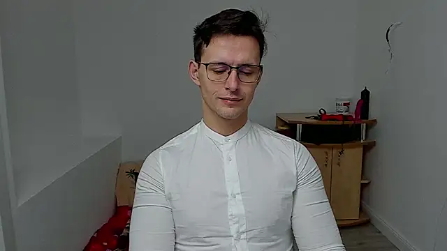 Snapshot of sexxymuscles4u chatting on January 13, 10:03 am sexxymuscles4u online show from January 13, 10:03 am