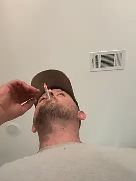 Snapshot of smokeymt420 chatting on October 13, 9:43 pm smokeymt420 online show from October 13, 9:43 pm