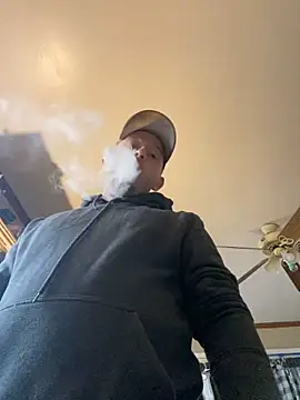 Snapshot of smokeymt420 chatting on January 18, 6:32 pm smokeymt420 online show from January 18, 6:32 pm