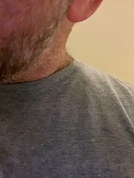 Snapshot of smokeymt420 chatting on December 8, 2:07 am smokeymt420 online show from December 8, 2:07 am