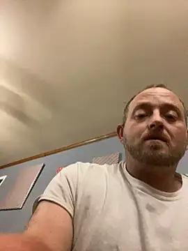 Snapshot of smokeymt420 chatting on December 25, 4:54 am smokeymt420 online show from December 25, 4:54 am