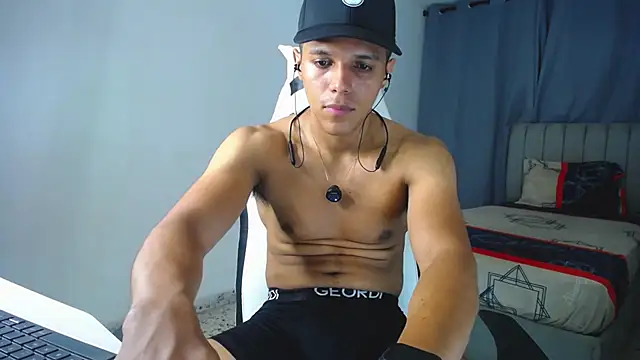 Snapshot of DavidAngell7 chatting on October 4, 5:01 am DavidAngell7 online show from October 4, 5:01 am