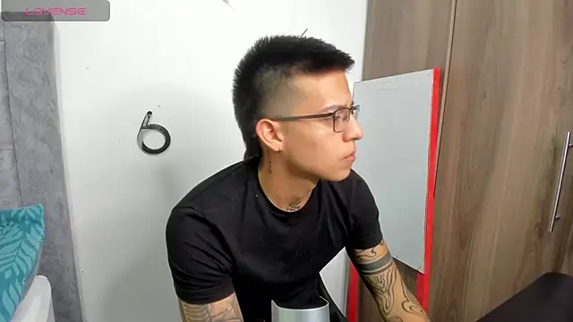 SIXXTOLOVE18 online show from February 21, 7:42 am