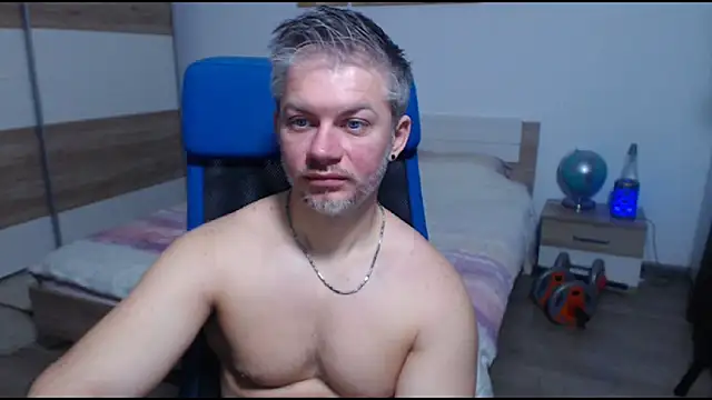 RobbyShawz online show from December 4, 8:32 am