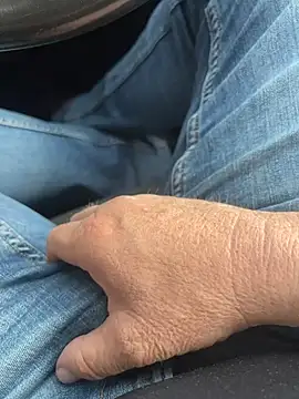 Snapshot of Cezar993 chatting on February 16, 2:21 pm Cezar993 online show from February 16, 2:21 pm