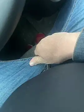 Snapshot of Cezar993 chatting on December 13, 2:27 pm Cezar993 online show from December 13, 2:27 pm