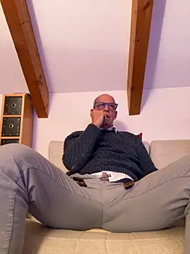 Relnnet online show from October 26, 4:42 pm