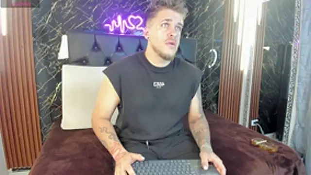 Snapshot of keane_lee chatting on October 24, 11:34 am keane lee online show from October 24, 11:34 am