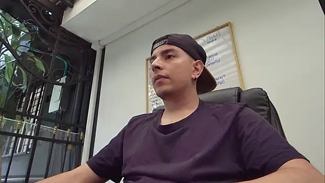 Jhoan saenz online show from February 1, 4:22 pm