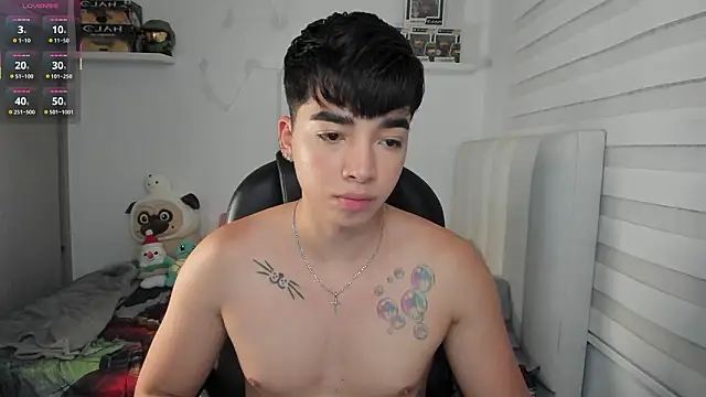 santy7v7 online show from March 29, 2:06 pm