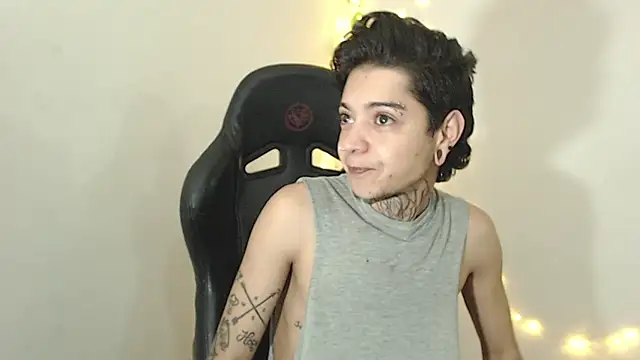 Snapshot of saad_man chatting on February 9, 4:25 am saad man online show from February 9, 4:25 am