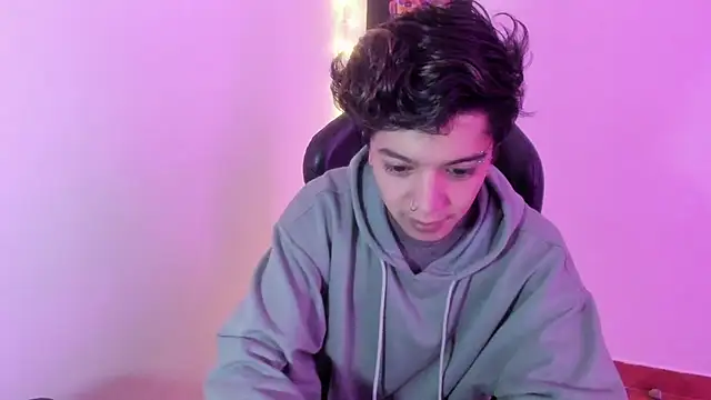 Snapshot of saad_man chatting on December 24, 1:50 pm saad man online show from December 24, 1:50 pm