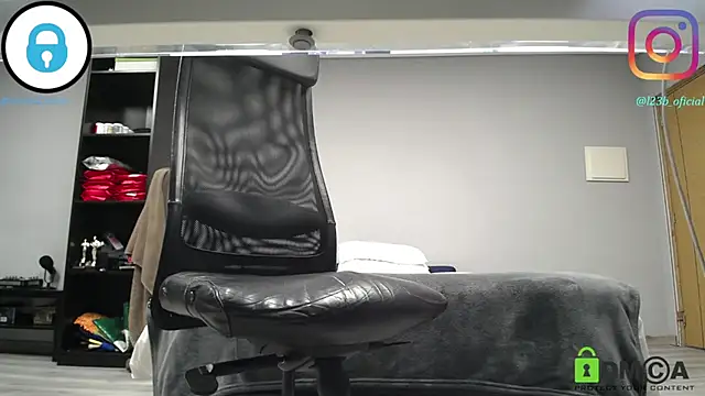 samricci21 online show from April 16, 8:20 pm