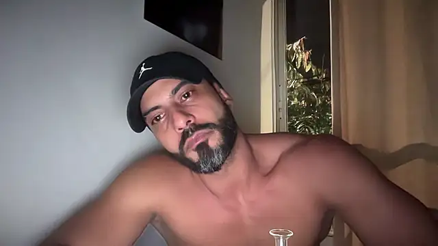 romeolovedark online show from February 3, 7:02 am