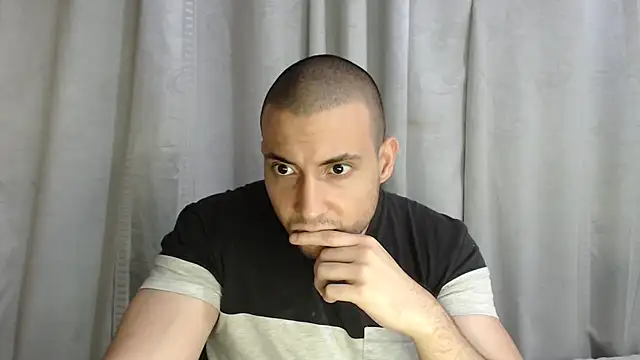 Snapshot of Armando_2002 chatting on October 2, 2:59 am Armando 2002 online show from October 2, 2:59 am