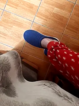 feet toes online show from April 29, 5:56 am