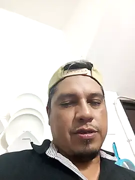 Snapshot of Vulckano43 chatting on February 20, 11:43 pm Vulckano43 online show from February 20, 11:43 pm