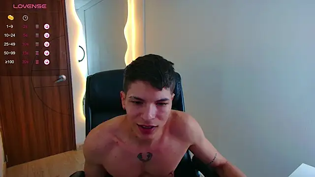 Snapshot of harrisoncuper chatting on January 27, 1:48 am harrisoncuper online show from January 27, 1:48 am