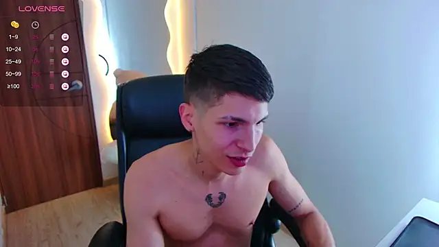 Snapshot of harrisoncuper chatting on January 18, 11:11 pm harrisoncuper online show from January 18, 11:11 pm