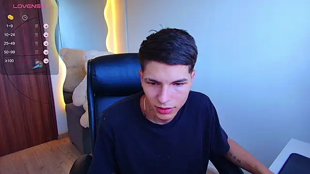 Snapshot of harrisoncuper chatting on December 20, 10:32 pm harrisoncuper online show from December 20, 10:32 pm