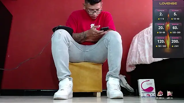 TomLover 12 online show from February 7, 7:27 pm