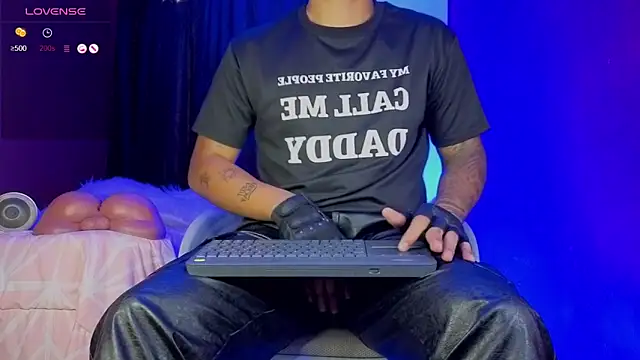 TomLover 12 online show from October 9, 12:21 pm