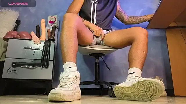 TomLover 12 online show from April 15, 1:33 pm