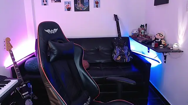 Snapshot of malik_harrison__ chatting on March 12, 2:34 pm malik harrison   online show from March 12, 2:34 pm