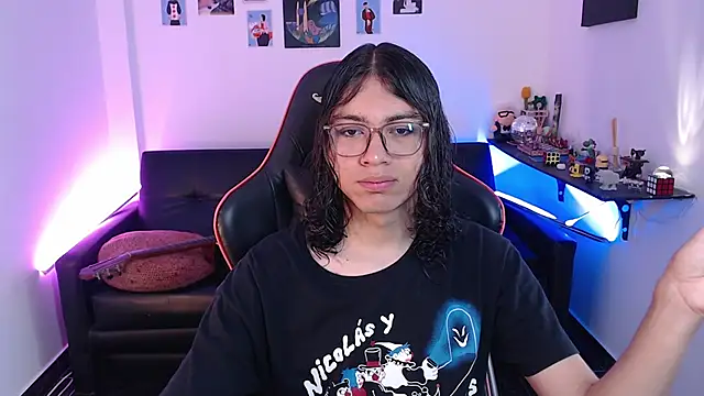 Snapshot of malik_harrison__ chatting on October 29, 3:59 pm malik harrison   online show from October 29, 3:59 pm