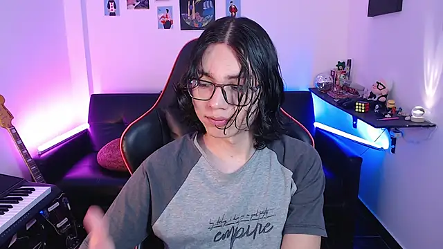 Snapshot of malik_harrison__ chatting on March 19, 2:35 pm malik harrison   online show from March 19, 2:35 pm