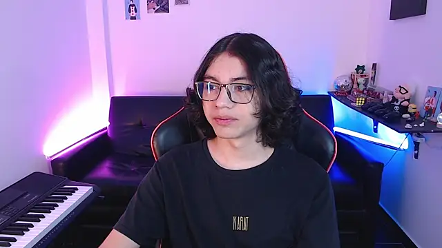 Snapshot of malik_harrison__ chatting on February 6, 2:37 pm malik harrison   online show from February 6, 2:37 pm