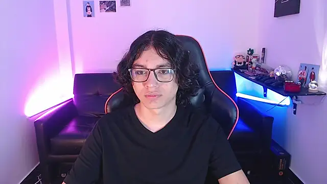 Snapshot of malik_harrison__ chatting on December 4, 1:20 pm malik harrison   online show from December 4, 1:20 pm