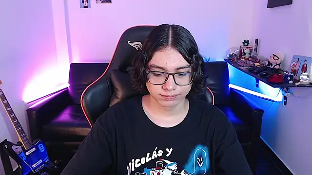 Snapshot of malik_harrison__ chatting on January 4, 3:17 pm malik harrison   online show from January 4, 3:17 pm