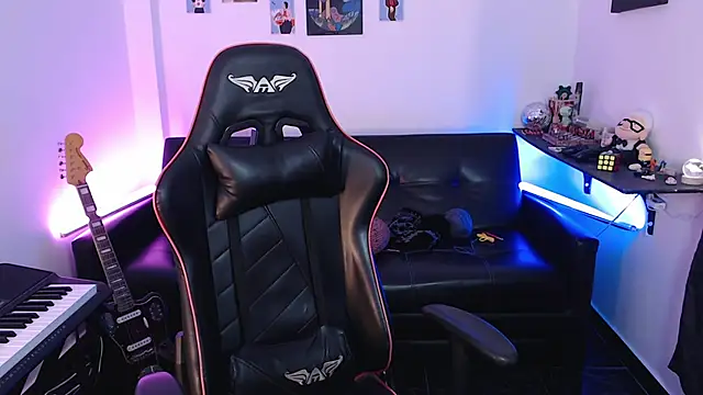 Snapshot of malik_harrison__ chatting on March 4, 2:32 pm malik harrison   online show from March 4, 2:32 pm