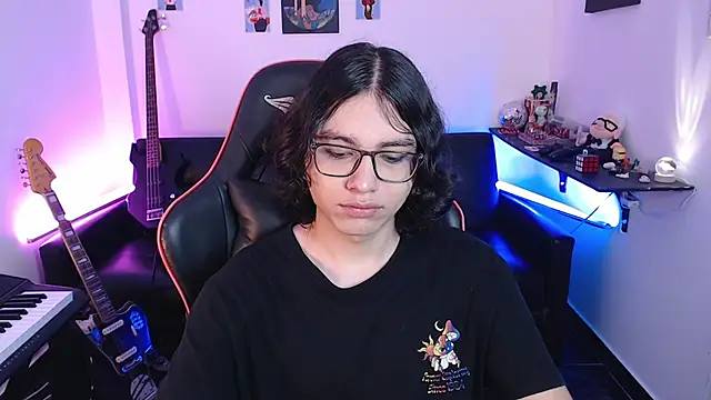 Snapshot of malik_harrison__ chatting on March 9, 3:05 pm malik harrison   online show from March 9, 3:05 pm