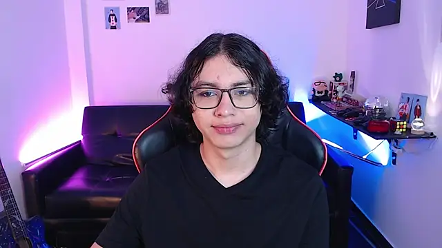 Snapshot of malik_harrison__ chatting on December 25, 4:11 pm malik harrison   online show from December 25, 4:11 pm