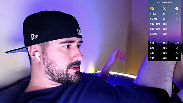 Snapshot of DominantTheo chatting on January 17, 1:47 am DominantTheo online show from January 17, 1:47 am