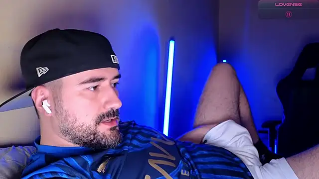 DominantTheo online show from April 23, 3:33 am