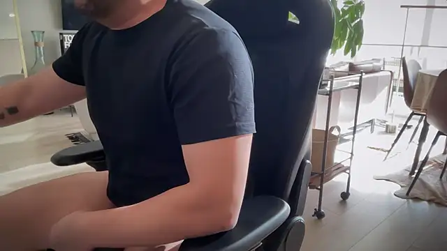 HungandThickLatin online show from January 20, 11:10 pm