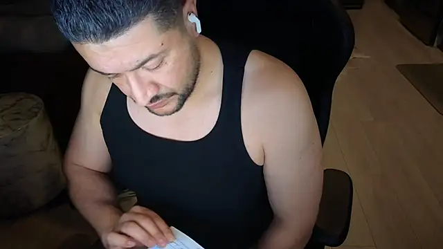 HungandThickLatin online show from December 3, 1:00 am