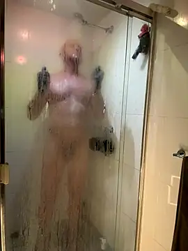 Snapshot of OSIRlS chatting on October 20, 1:15 pm OSIRlS online show from October 20, 1:15 pm