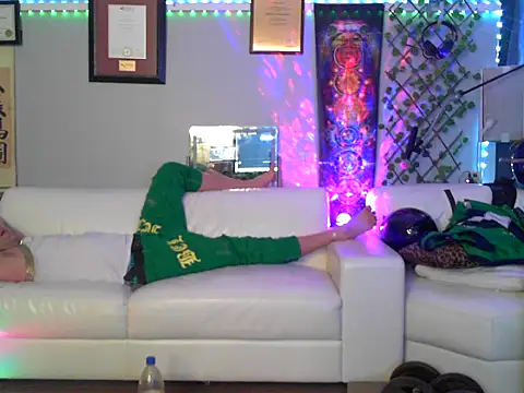 Snapshot of OSIRlS chatting on October 18, 8:03 pm OSIRlS online show from October 18, 8:03 pm